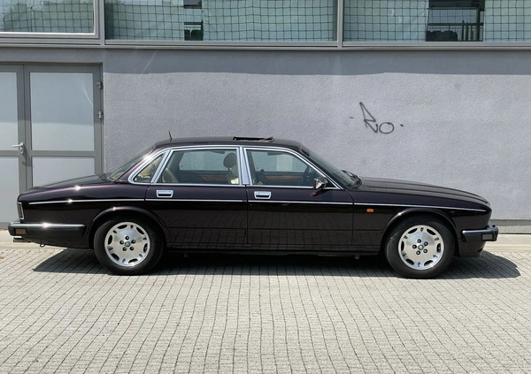 Jaguar XJ cena 48900 przebieg: 192000, rok produkcji 1993 z Jasło małe 172